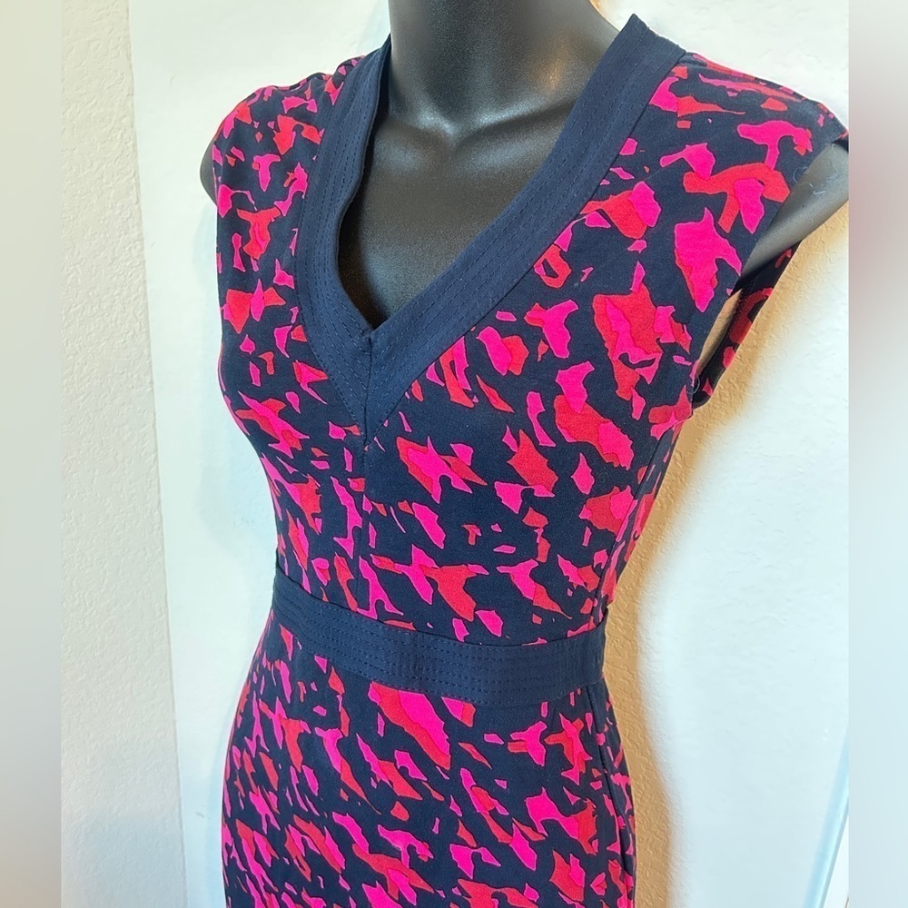H&m Navy & Pink Camouflage Midi dress, fitted Sz XS, V-neck sleeveless dress - Picture 4 of 5